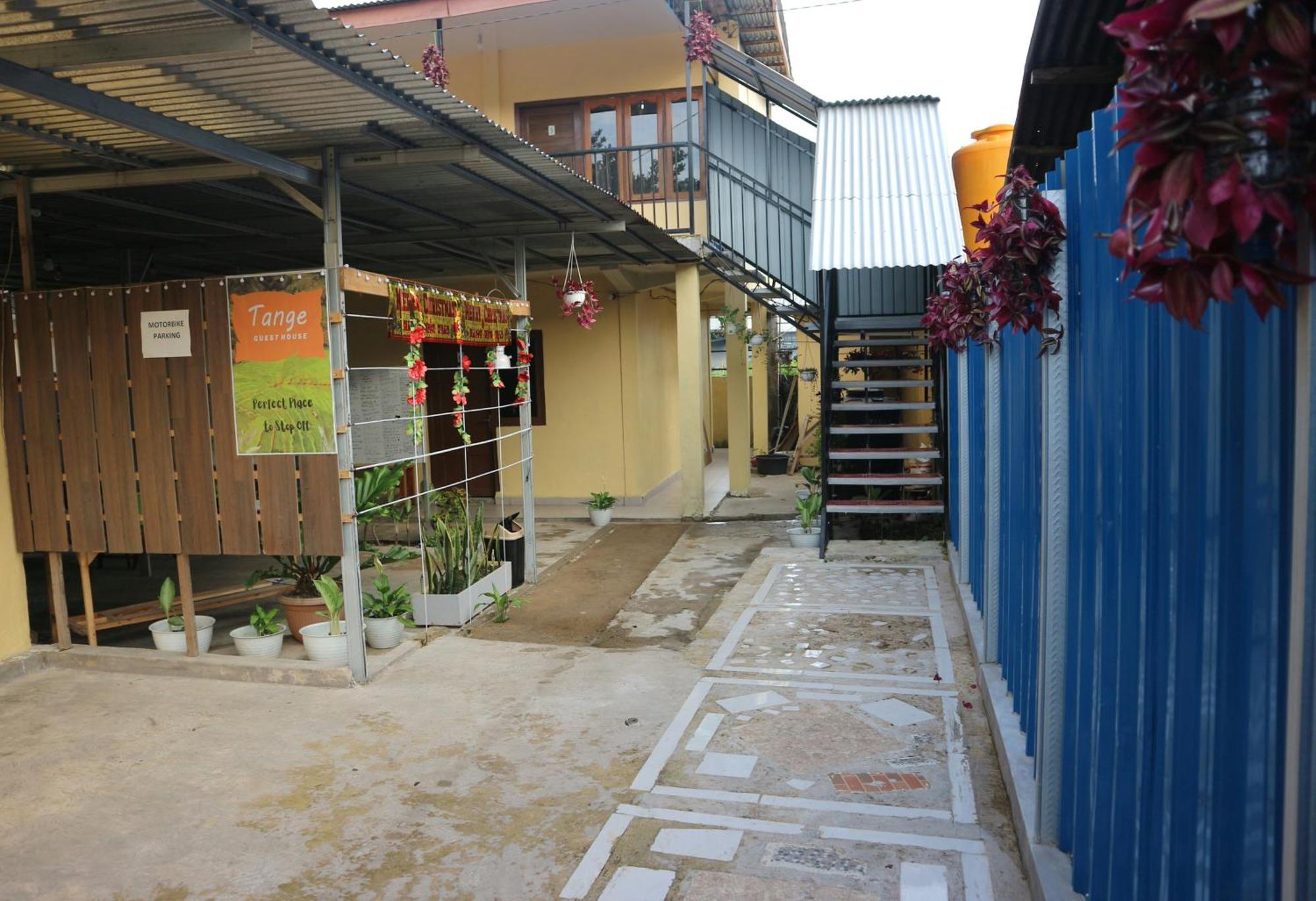 Tange Guest House Ruteng Exterior foto